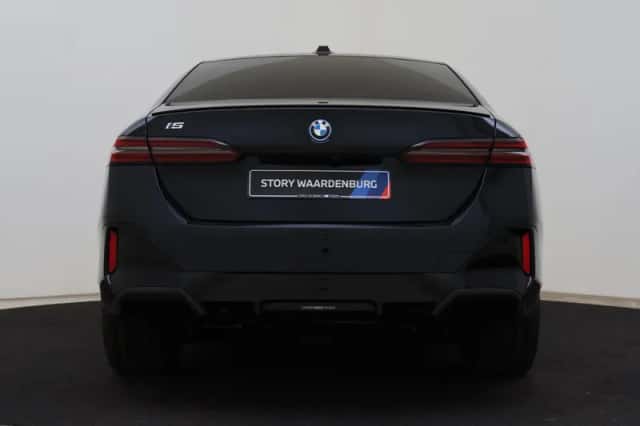 BMW i5 (2026) thumbnail 5