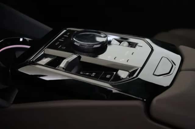 BMW i5 (2026) thumbnail 6