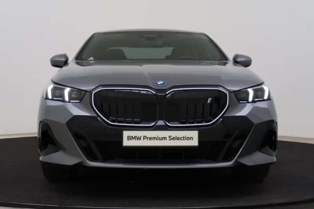 BMW i5 (2026) thumbnail 4