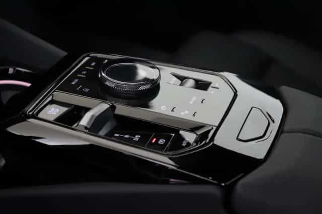 BMW i5 (2026) thumbnail 6