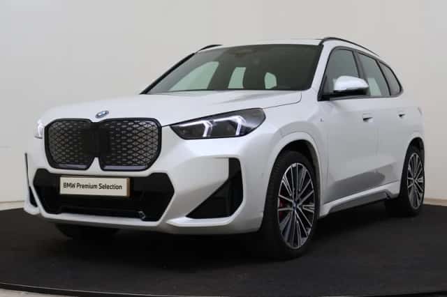 BMW iX1 (2025) thumbnail 1