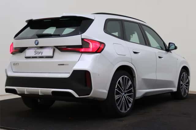 BMW iX1 (2025) thumbnail 2