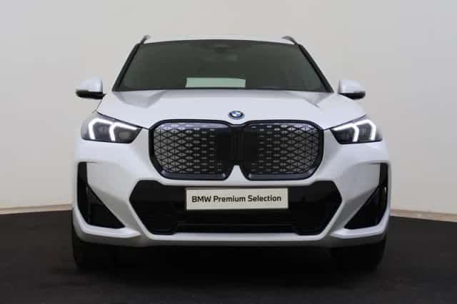 BMW iX1 (2025) thumbnail 4