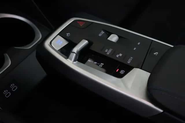 BMW iX1 (2025) thumbnail 6