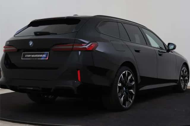 BMW i5 (2026) thumbnail 2