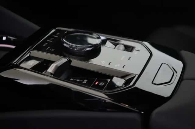 BMW i5 (2026) thumbnail 6