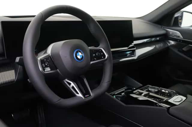 BMW i5 (2026) thumbnail 3