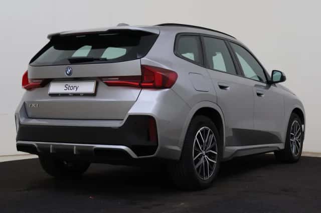 BMW iX1 (2025) thumbnail 2