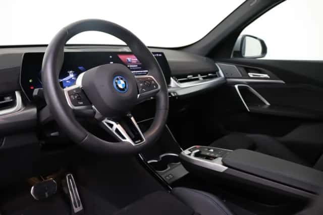 BMW iX1 (2025) thumbnail 3