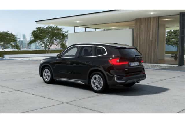 BMW iX1 (2026) thumbnail 2