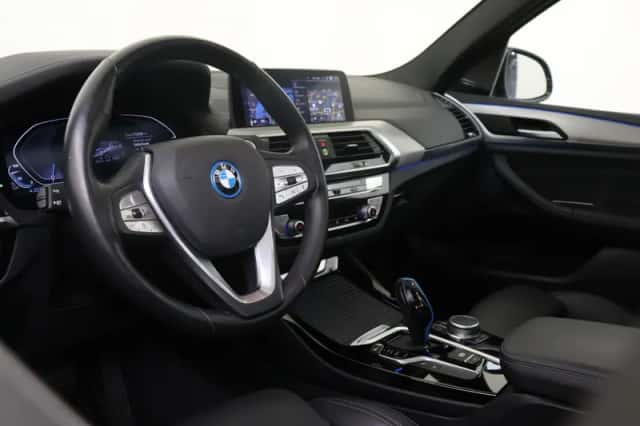BMW iX3 (2021) thumbnail 3