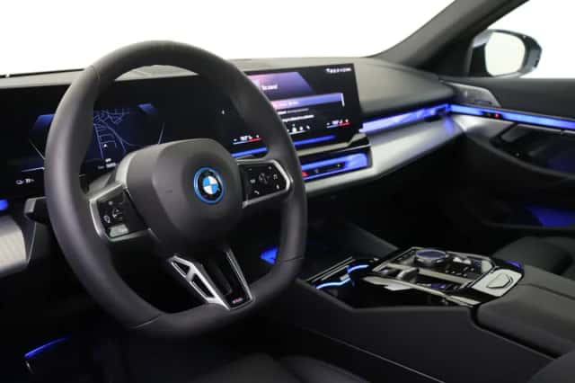BMW i5 (2026) thumbnail 3