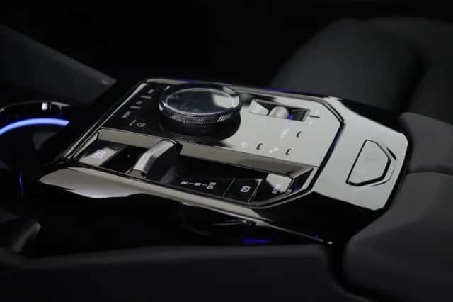 BMW i5 (2026) thumbnail 6