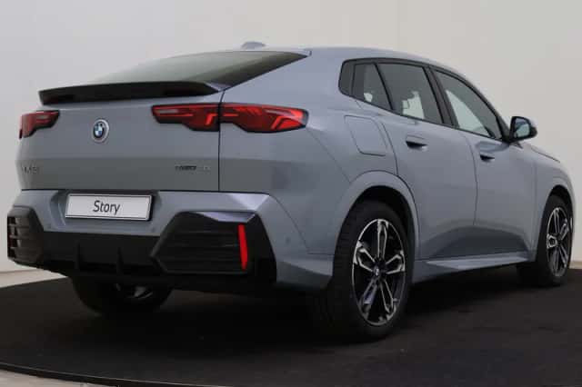 BMW iX2 (2025) thumbnail 2