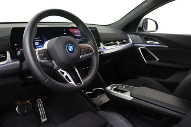 BMW iX2 (2025) thumbnail 3