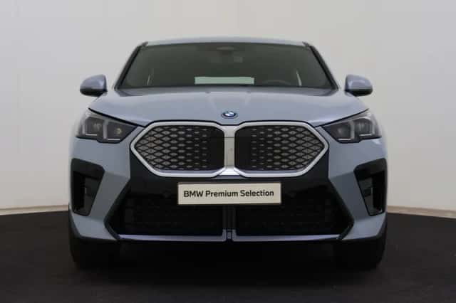 BMW iX2 (2025) thumbnail 4
