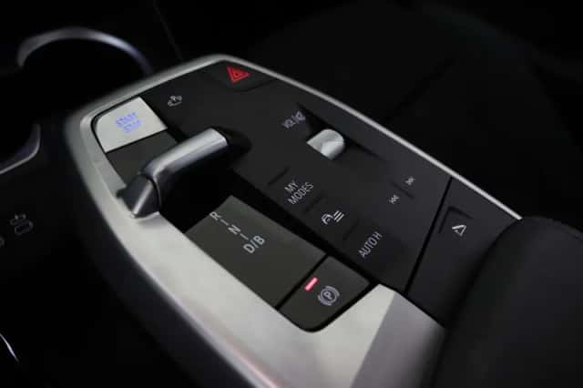 BMW iX2 (2025) thumbnail 6