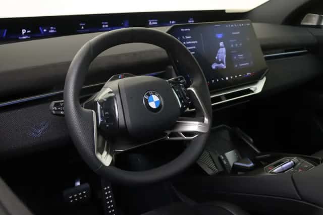 BMW iX3 (2026) thumbnail 3