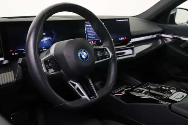 BMW i5 (2025) thumbnail 3