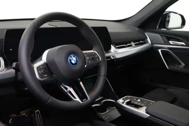 BMW iX1 (2026) thumbnail 3