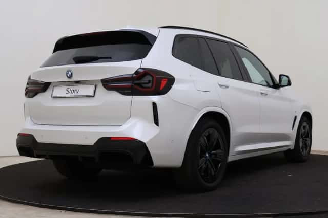 BMW iX3 (2022) thumbnail 2