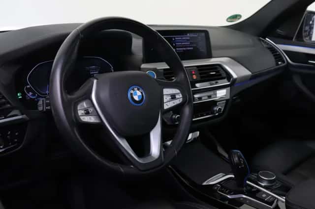 BMW iX3 (2021) thumbnail 3