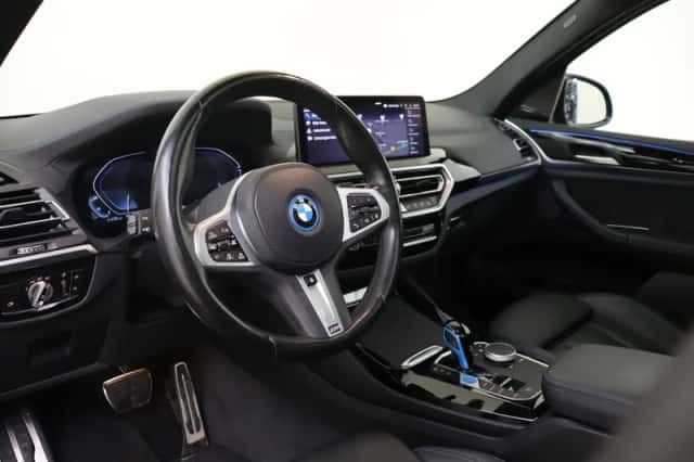 BMW iX3 (2023) thumbnail 3