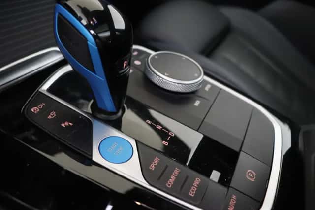 BMW iX3 (2023) thumbnail 6