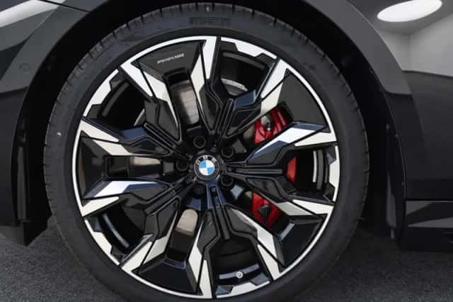 BMW i5 (2026) thumbnail 4