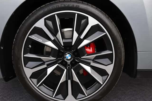 BMW iX (2026) thumbnail 5