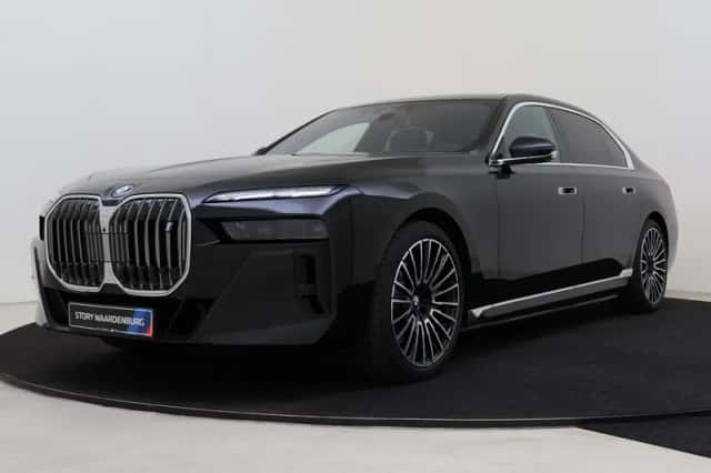 BMW i7 (2026) thumbnail 1