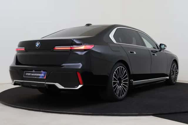 BMW i7 (2026) thumbnail 2