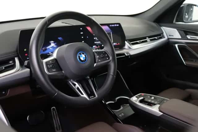 BMW iX1 (2025) thumbnail 3