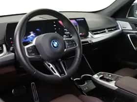 BMW iX1 (2025) thumbnail 3