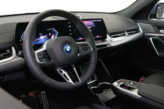 BMW iX2 (2026) thumbnail 3
