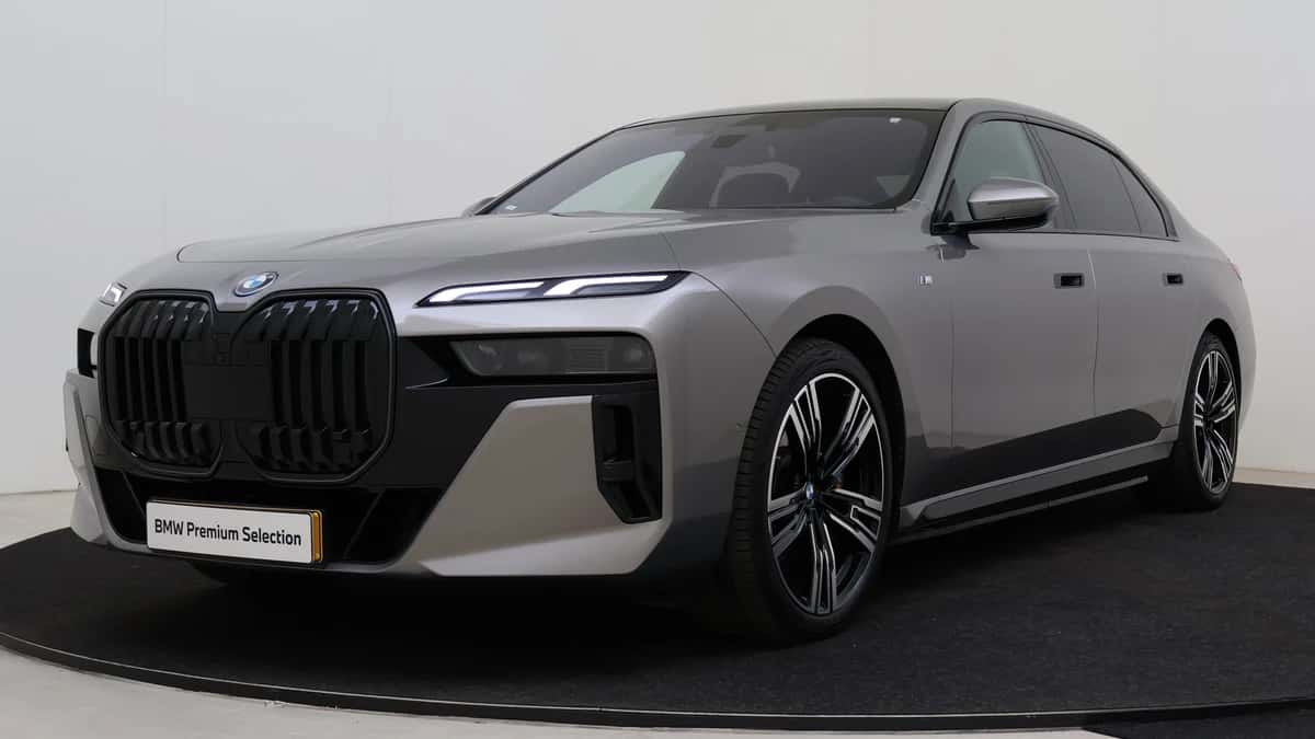 BMW i7 (2024) — foto 1