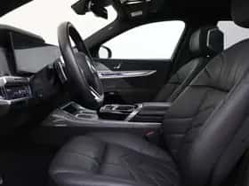 BMW i7 (2024) thumbnail 12