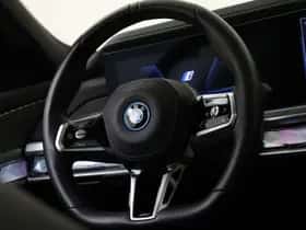 BMW i7 (2024) thumbnail 39