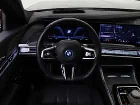 BMW i7 (2024) thumbnail 40