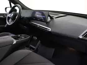 BMW iX (2025) thumbnail 16