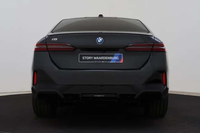 BMW i5 (2026) thumbnail 5