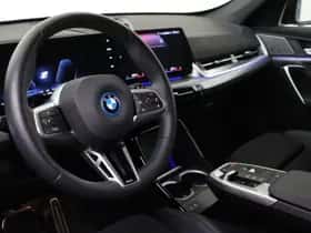 BMW iX1 (2025) thumbnail 3