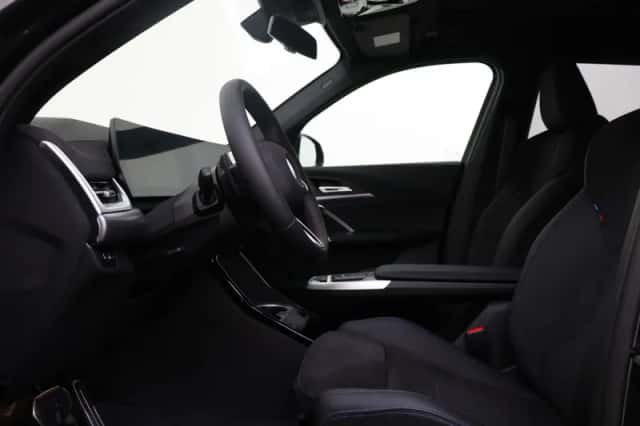 BMW iX1 (2026) thumbnail 6