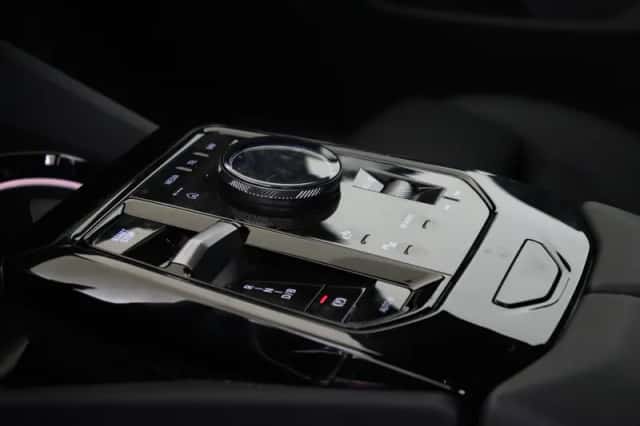 BMW i5 (2025) thumbnail 6