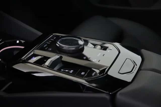 BMW i5 (2025) thumbnail 6