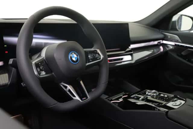 BMW i5 (2026) thumbnail 3