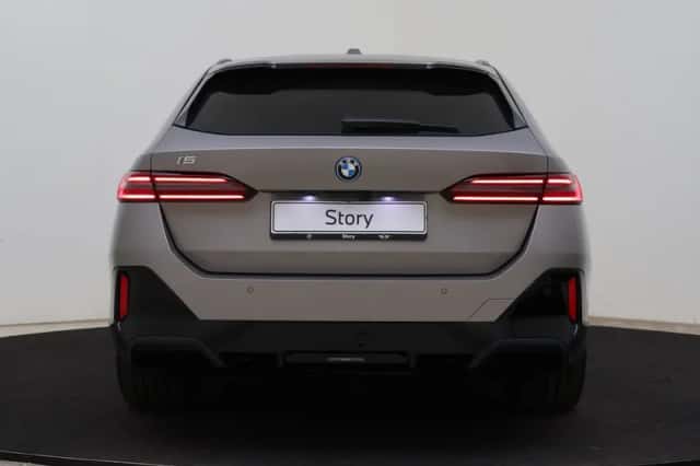 BMW i5 (2026) thumbnail 5