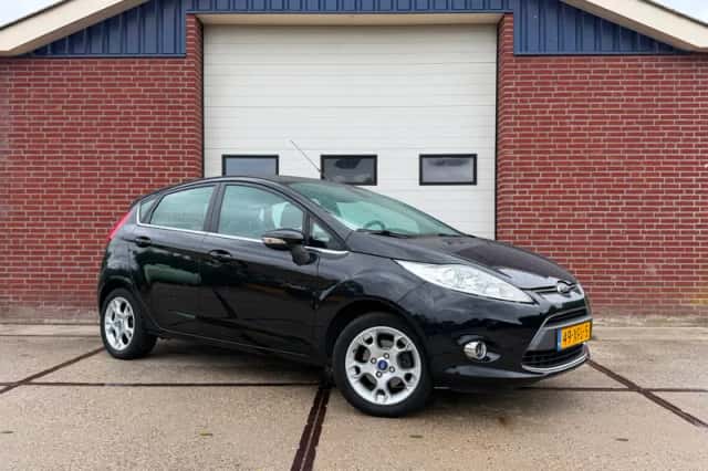 Ford Fiesta (2012) thumbnail 1