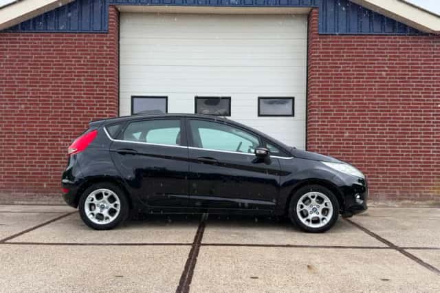 Ford Fiesta (2012) thumbnail 2