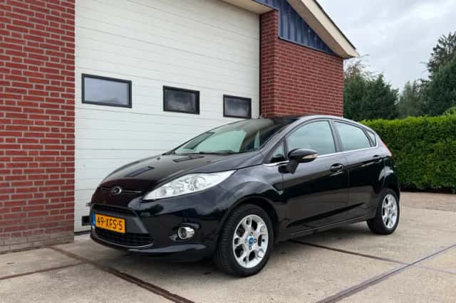 Ford Fiesta (2012) thumbnail 4